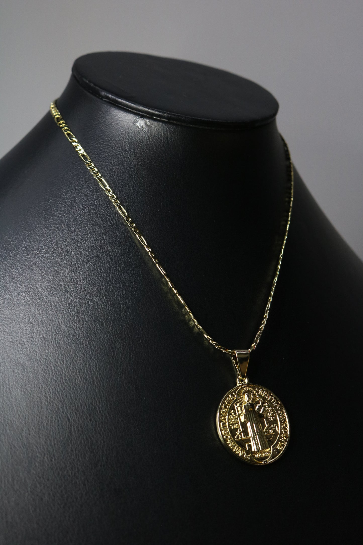 Medalla San Benito Dorada