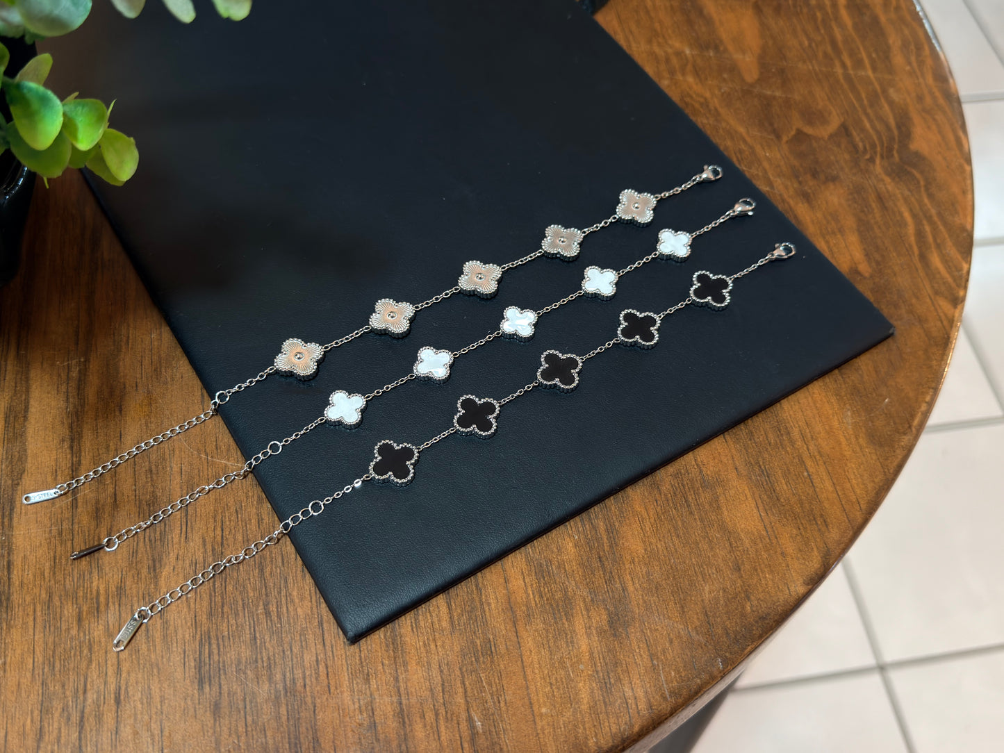 Pulsos Trébol Plateado Ajustables