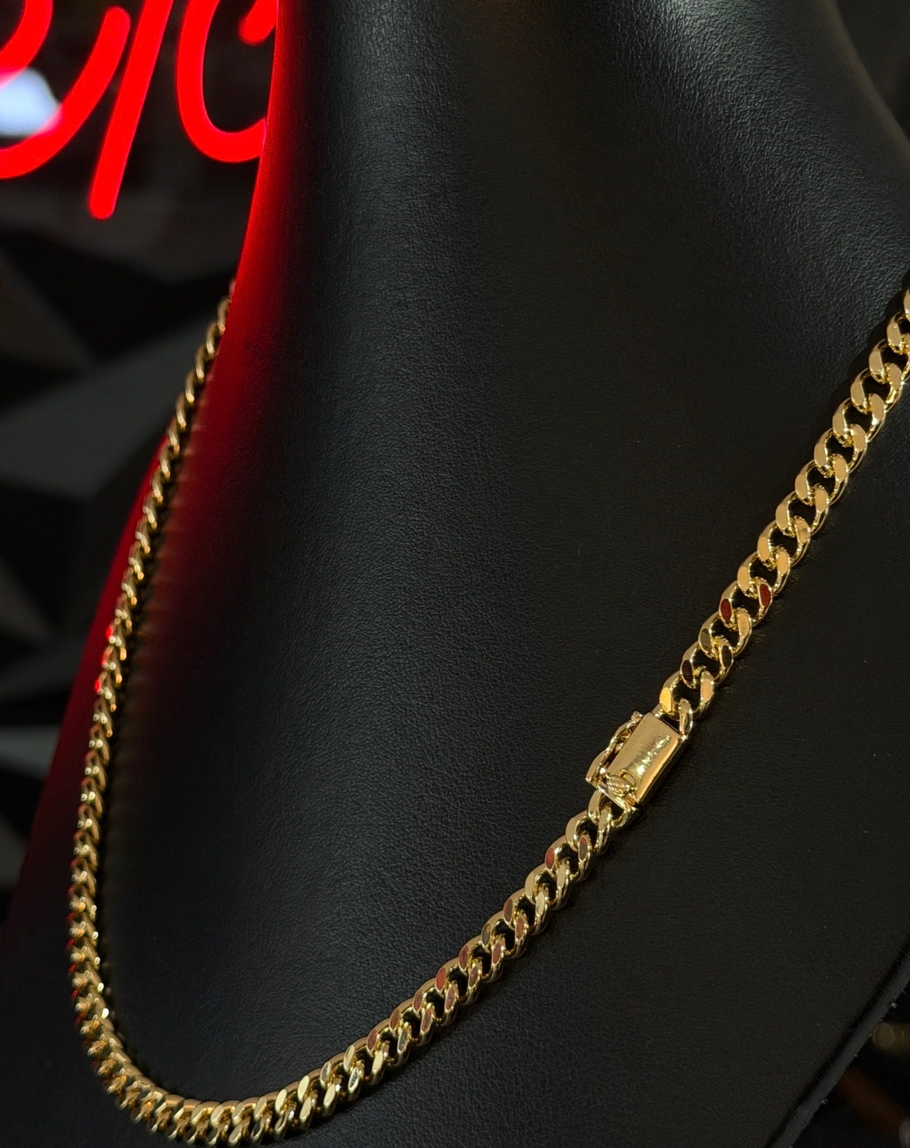 Cadena Barbada Broche Caja Laminada 18k 6mm y 50cm