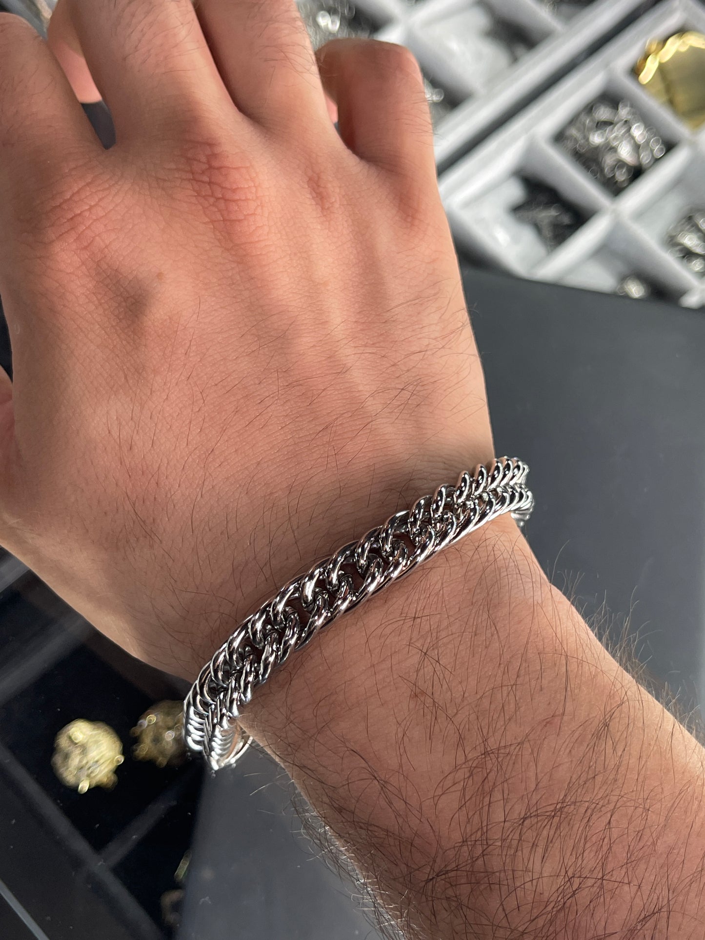 Barbado Pegado Plateado