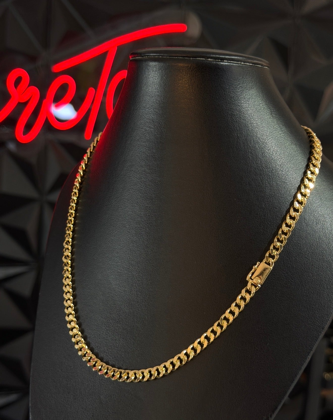 Cadena Barbada Broche Caja Laminada 18k 6mm y 50cm